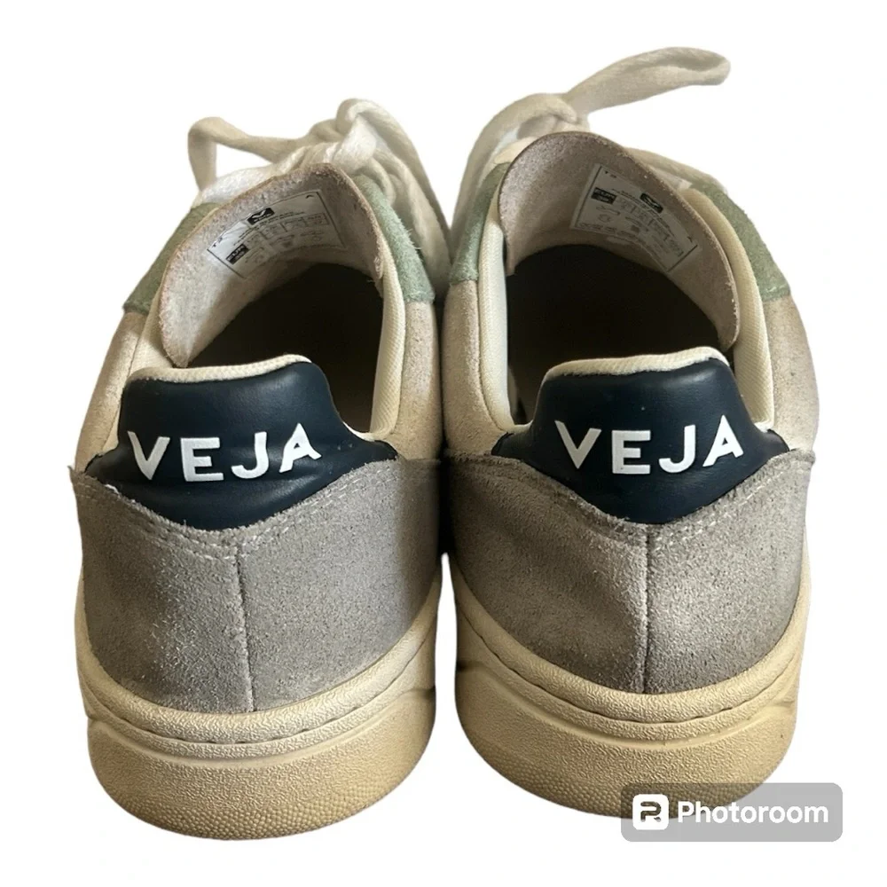 VEJA Shoes - Picture 3 of 5